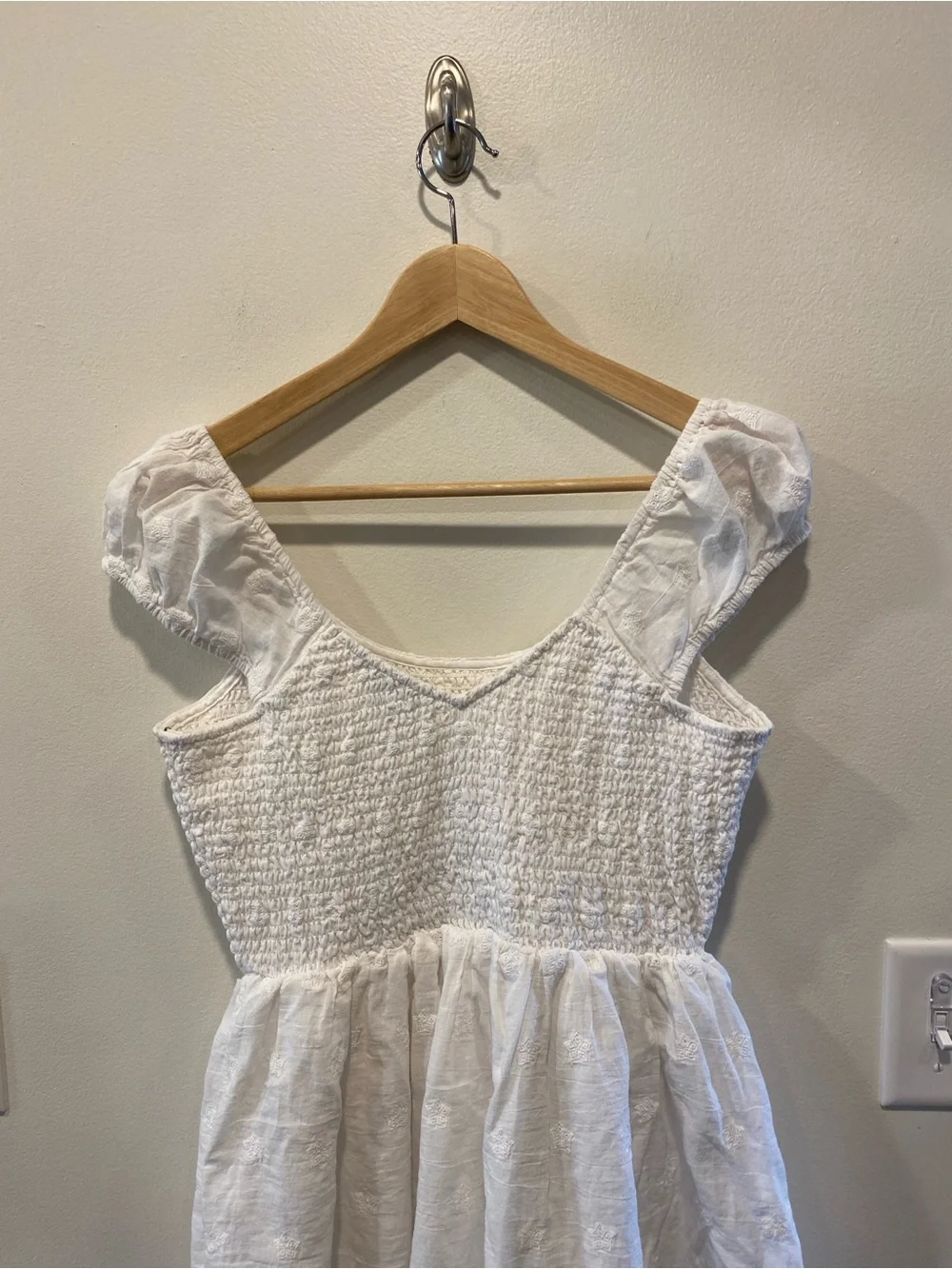 American Eagle Short Embroidered Honeycomb Dress Puff Sleeves sz medium smocked